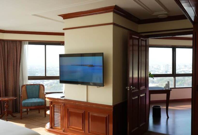 Люкс Вид на Реку, Centara Riverside Hotel Chiang Mai