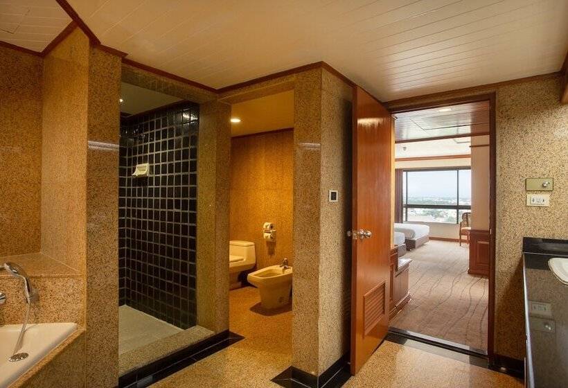 Президентский Люкс, Centara Riverside Hotel Chiang Mai