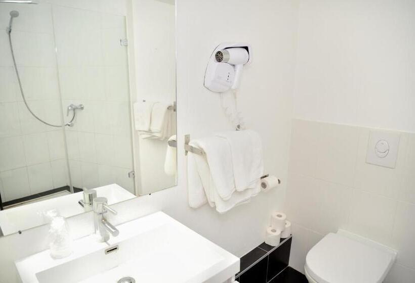 Номер Стандарт Трехместный, Etc...hôtel   Strasbourg Hyper Centre