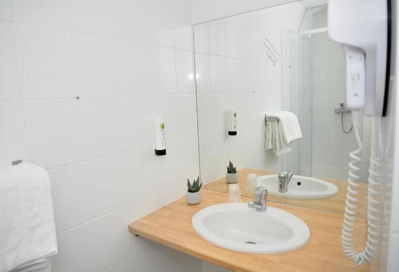Четырехместный Номер Стандарт, Etc...hôtel   Strasbourg Hyper Centre