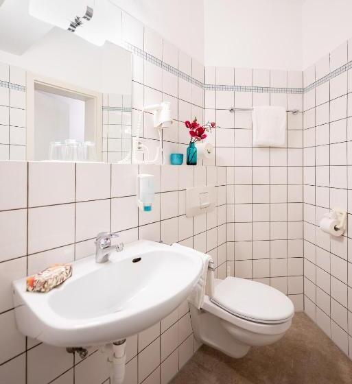 Номер Стандарт, Nibelungen Hof