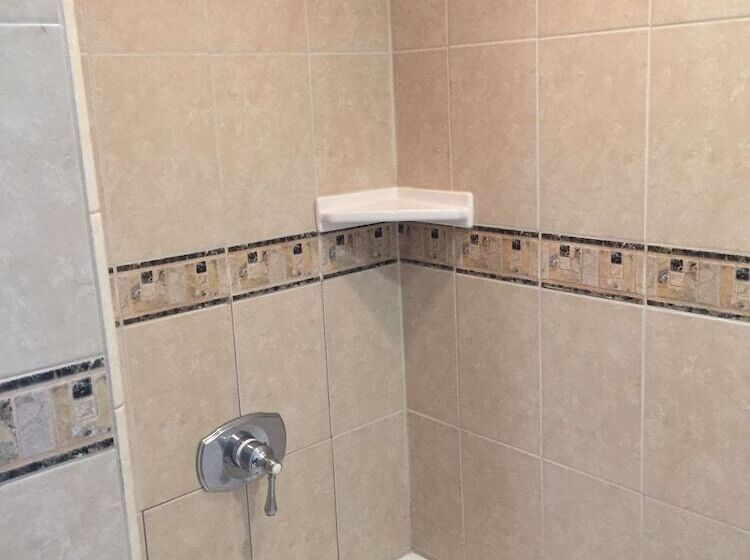 غرفة قياسية, The Eagle Inn