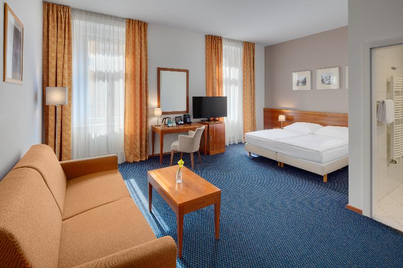 Номер Deluxe, Carol