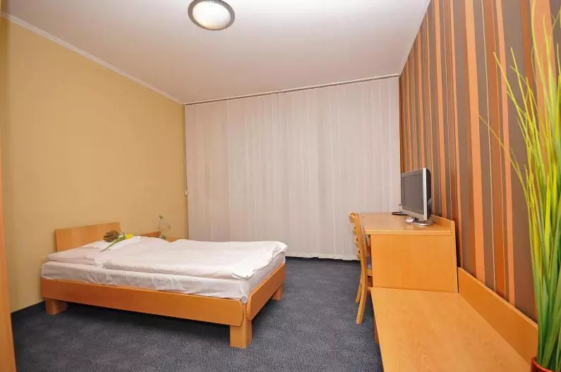 Standard Yhden Hengen Huone, Luna