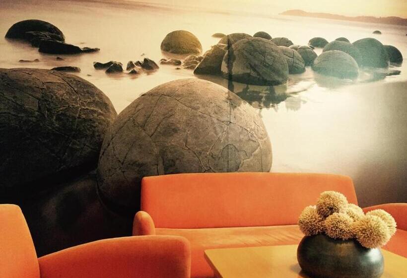 شقة غرفة واحدة, Luna