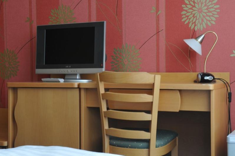 غرفة كلاسيكية ثلاثية, Luna