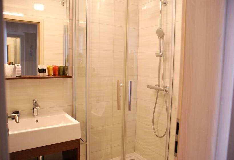 高级大房间, Metropol