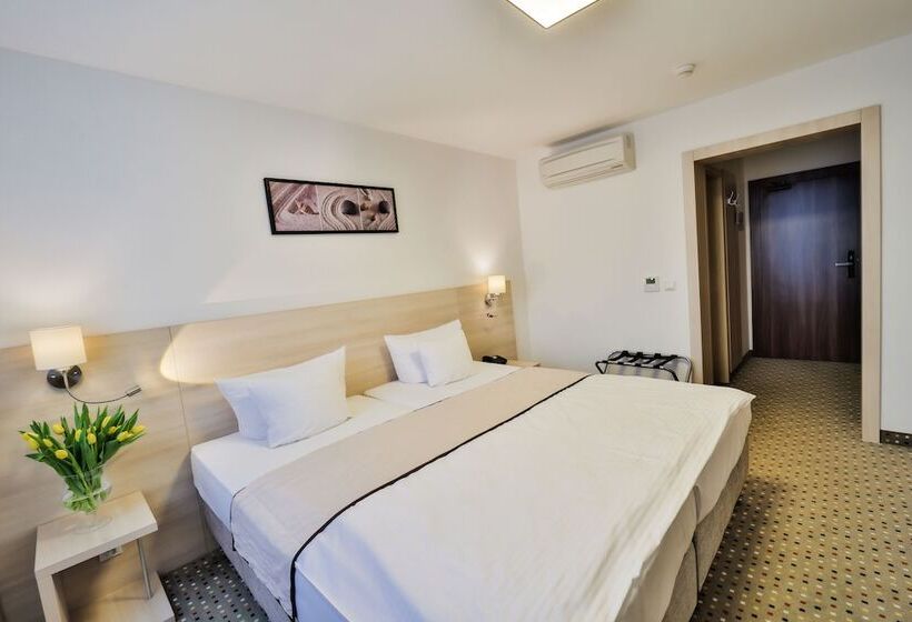 高级大房间, Metropol