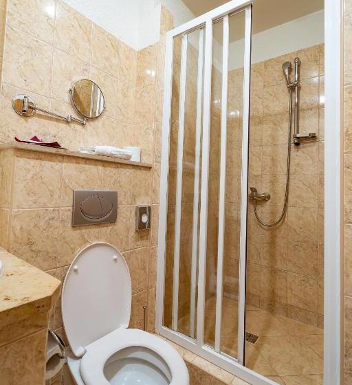 标准单人间, Panorama