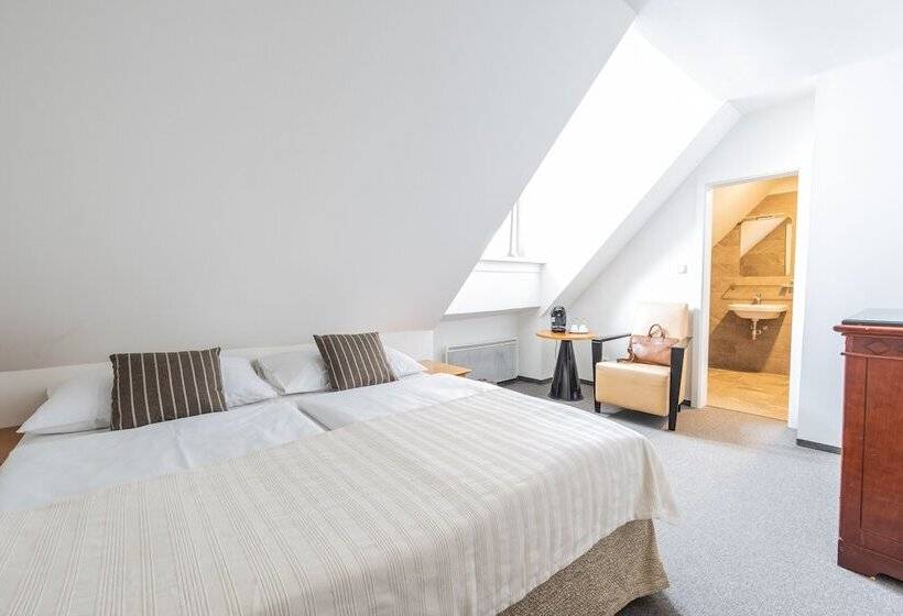 חדר סטנדרט, Petrovy Kameny