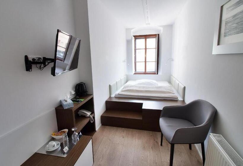 غرفة إقتصادية, 100