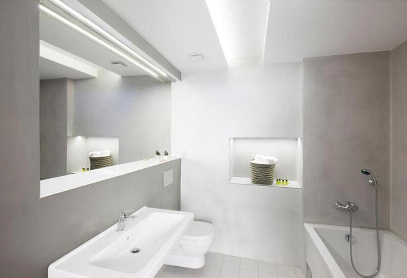 غرفة سوبيريور, 100