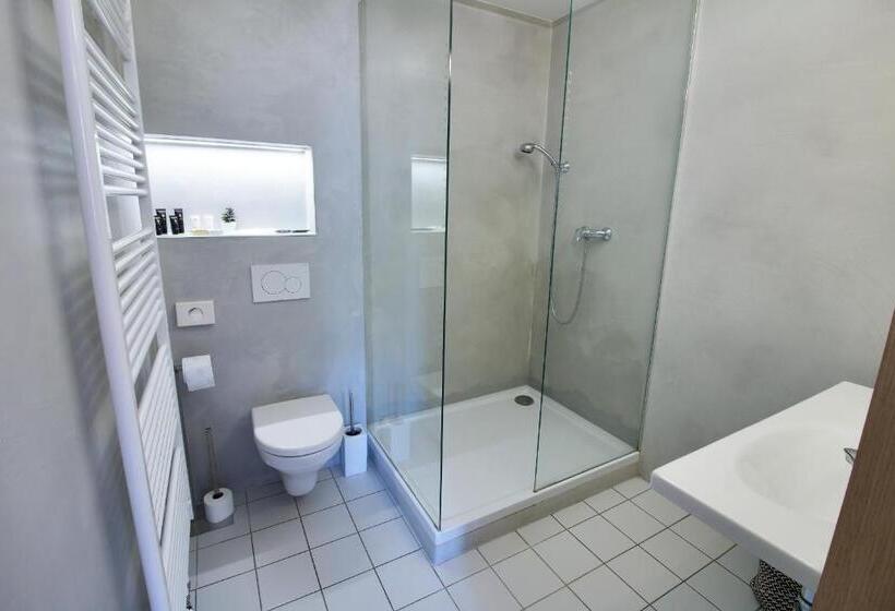 غرفة قياسية فردية, 100