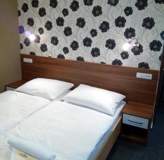 غرفة قياسية رباعية, Arkada