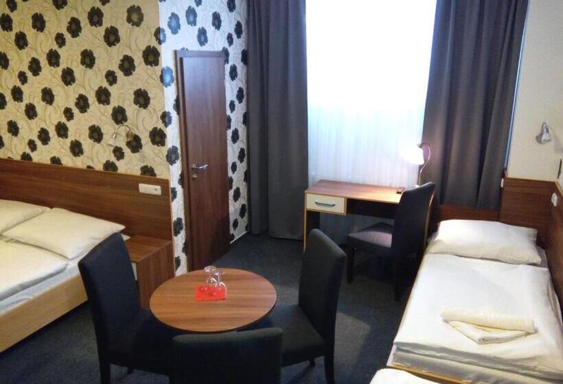 غرفة قياسية رباعية, Arkada