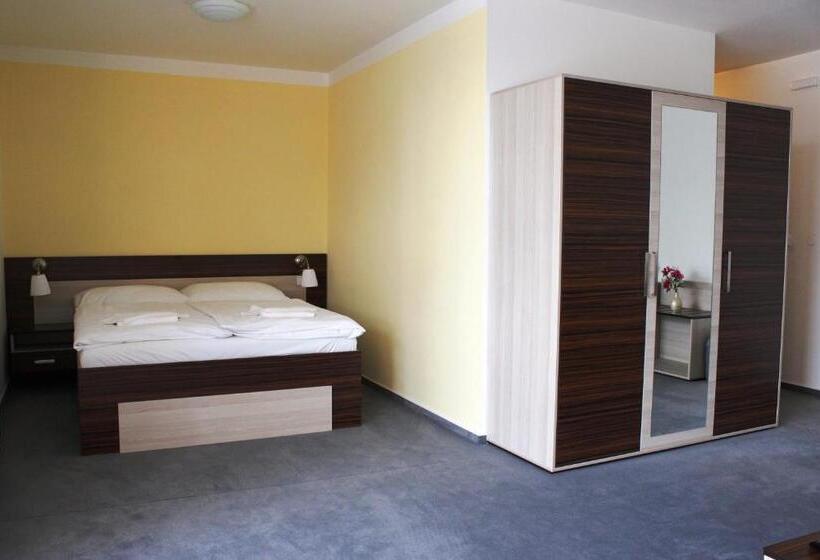 غرفة ديلوكس, Arkada