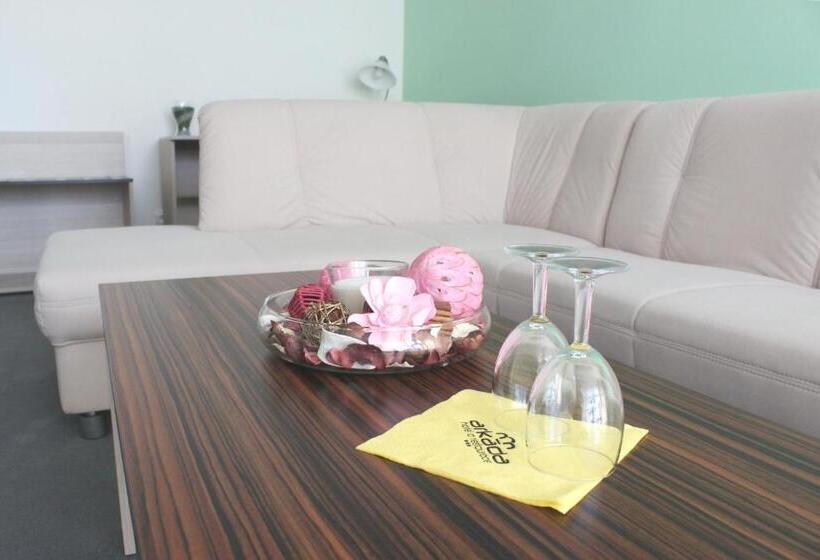 غرفة ديلوكس, Arkada