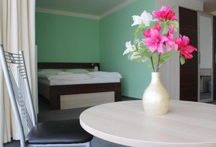 غرفة ديلوكس, Arkada