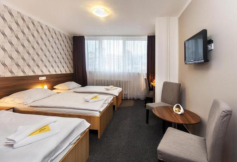 غرفة قياسية ثلاثية, Arkada