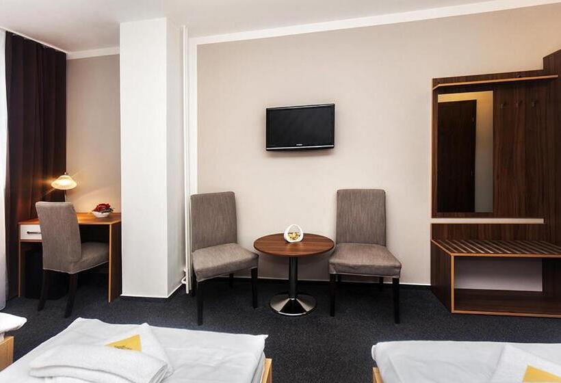 غرفة قياسية ثلاثية, Arkada