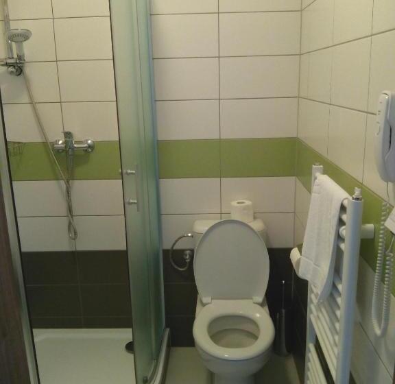 غرفة قياسية ثلاثية, Arkada