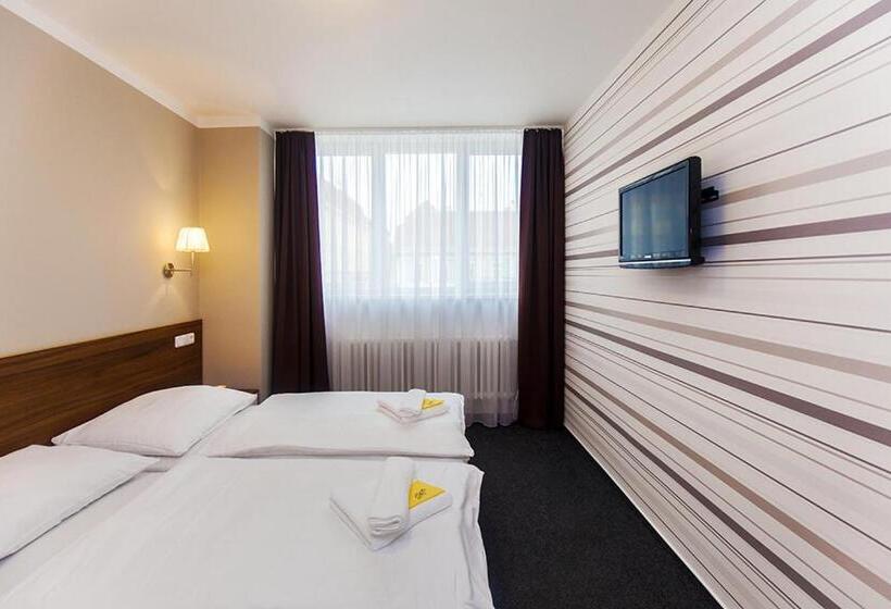 جناح ديلوكس, Arkada