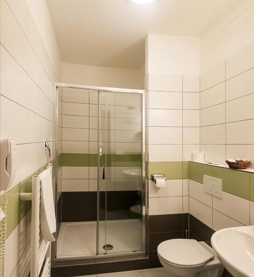 غرفة قياسية رباعية, Arkada