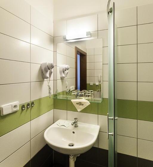 غرفة قياسية ثلاثية, Arkada