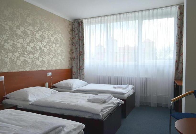 غرفة قياسية ثلاثية, Arkada