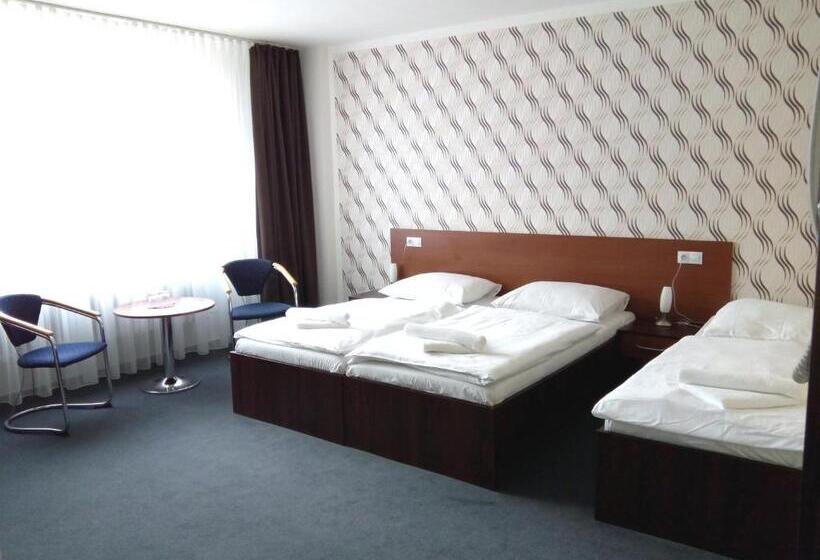 غرفة قياسية ثلاثية, Arkada