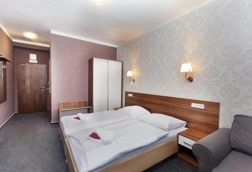 غرفة ديلوكس, Arkada