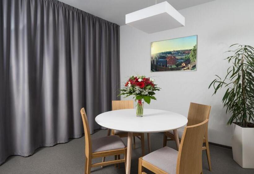 침실 1개 컴포트 아파트, Atom Třebíč