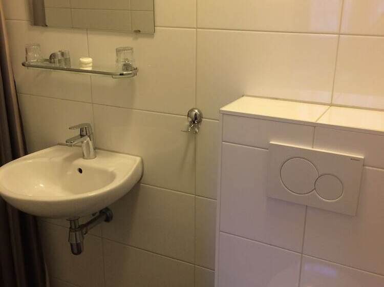 스탠다드 트리플 룸, Bellington