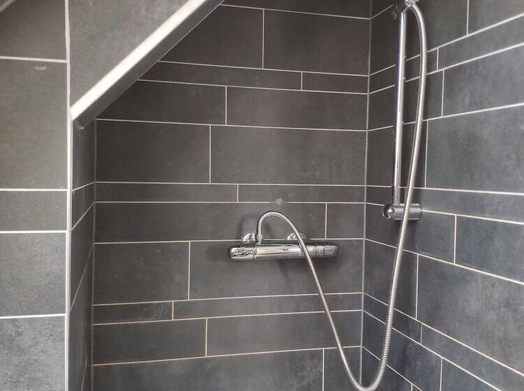 이코노이 4인룸, Bellington