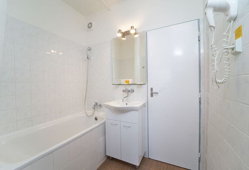 Номер Стандарт, Charles Central