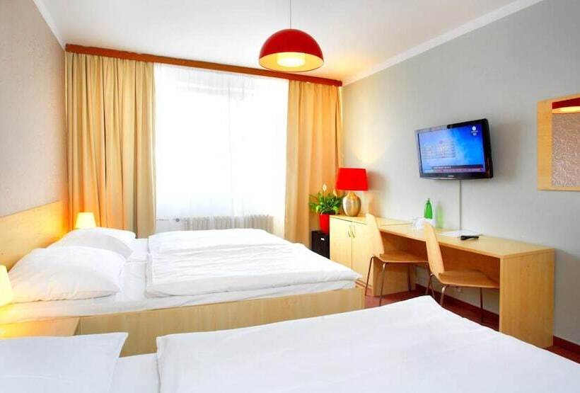 Четырехместный Номер Стандарт, Charles Central