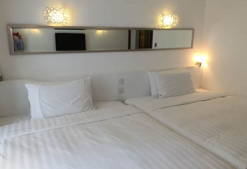 اتاق خانوادگی, Charterhouse Causeway Bay