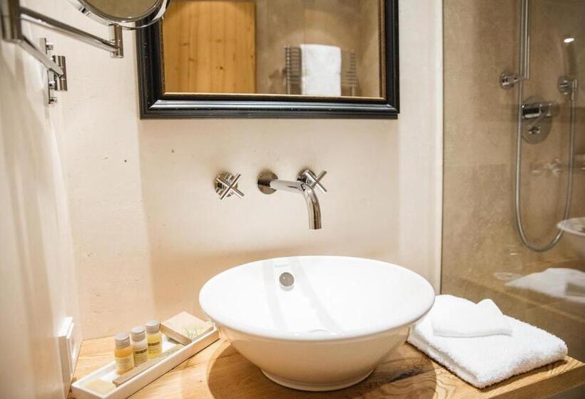 اتاق استاندارد یک نفره, Kitzhof Mountain Design Resort