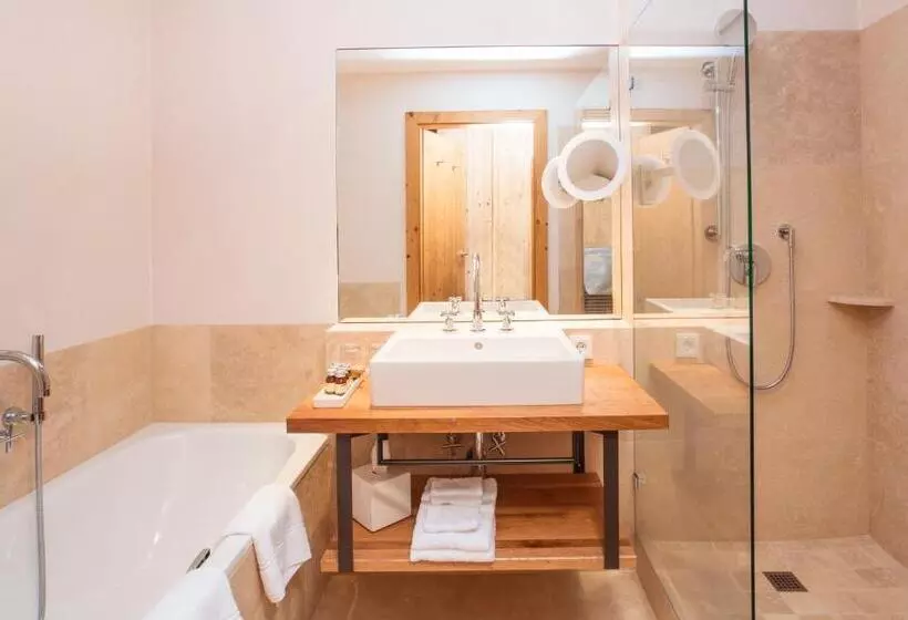 اتاق سوپریور با چشم‌انداز باغ, Kitzhof Mountain Design Resort, 4 Sterne Superior