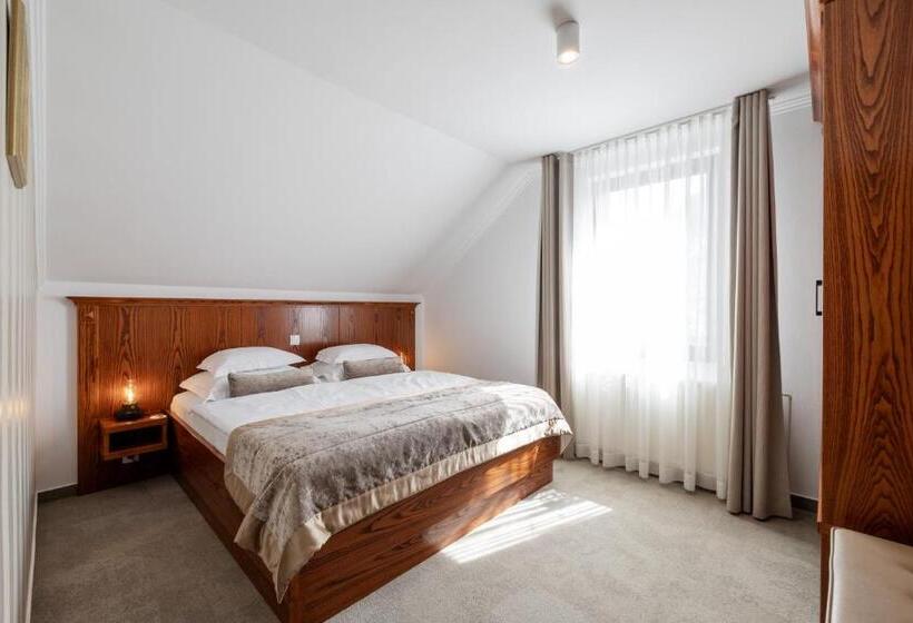 اتاق خانوادگی, Kotnik Superior Boutique