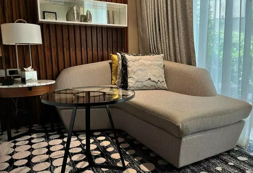 اتاق لوکس با چشم‌انداز باغ, Le Méridien Dubai Hotel & Conference Centre