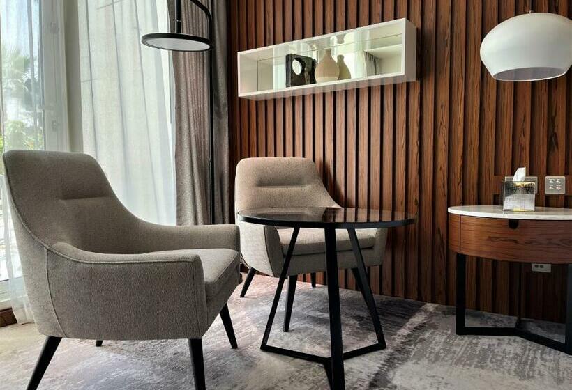 اتاق لوکس با چشمانداز باغ, Le Méridien Dubai Hotel & Conference Centre