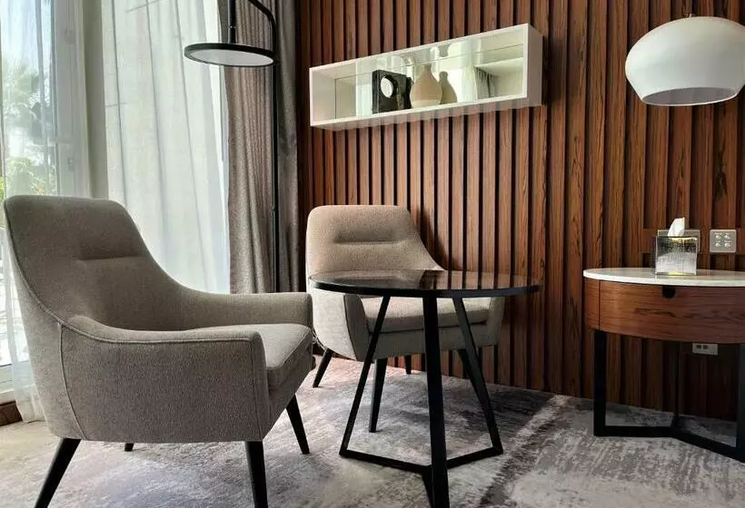 اتاق لوکس با چشم‌انداز باغ, Le Méridien Dubai Hotel & Conference Centre