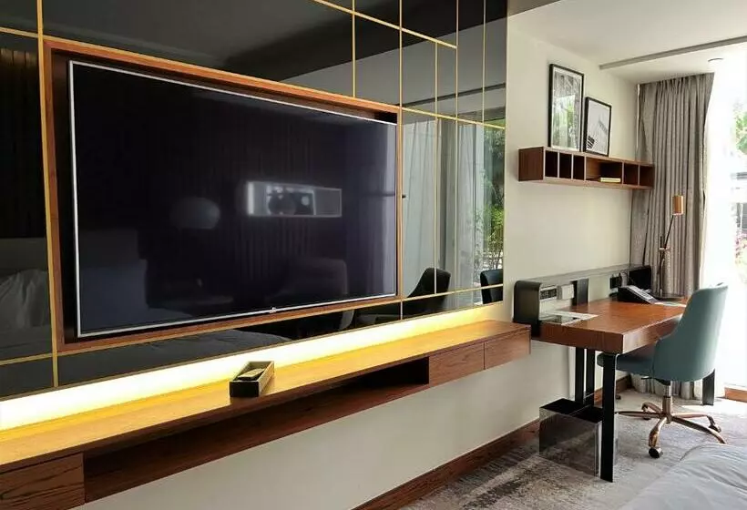 اتاق لوکس با چشم‌انداز باغ, Le Méridien Dubai Hotel & Conference Centre