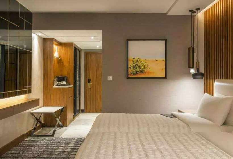 اتاق لوکس با چشم‌انداز باغ, Le Méridien Dubai Hotel & Conference Centre