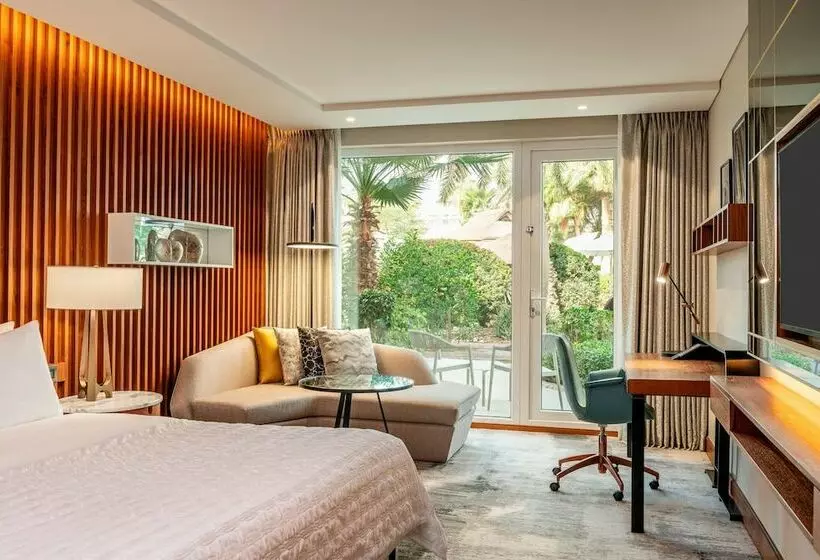 اتاق لوکس با چشم‌انداز باغ, Le Méridien Dubai Hotel & Conference Centre