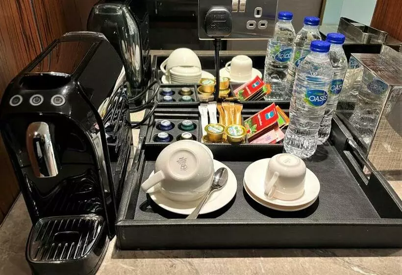 اتاق سوپریور با چشم‌انداز استخر, Le Méridien Dubai Hotel & Conference Centre