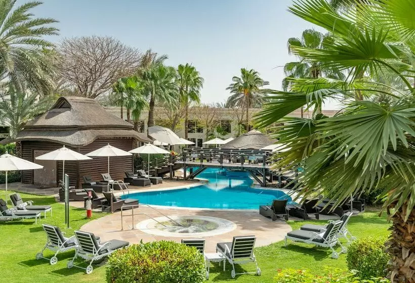 اتاق سوپریور با چشم‌انداز استخر, Le Méridien Dubai Hotel & Conference Centre