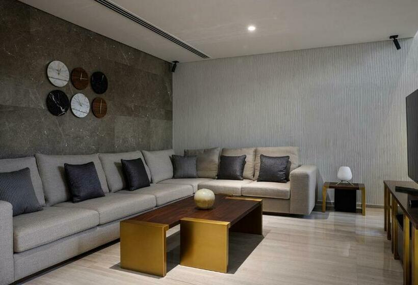 سوئیت رویال, Le Méridien Dubai Hotel & Conference Centre
