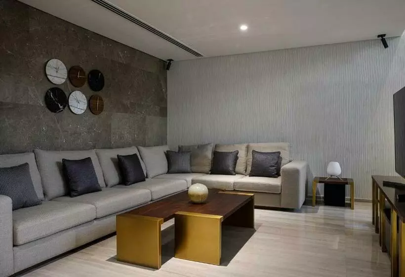 سوئیت رویال, Le Méridien Dubai Hotel & Conference Centre